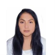 Maestra que enseña de manera creativa y divertida el idioma inglés a niños